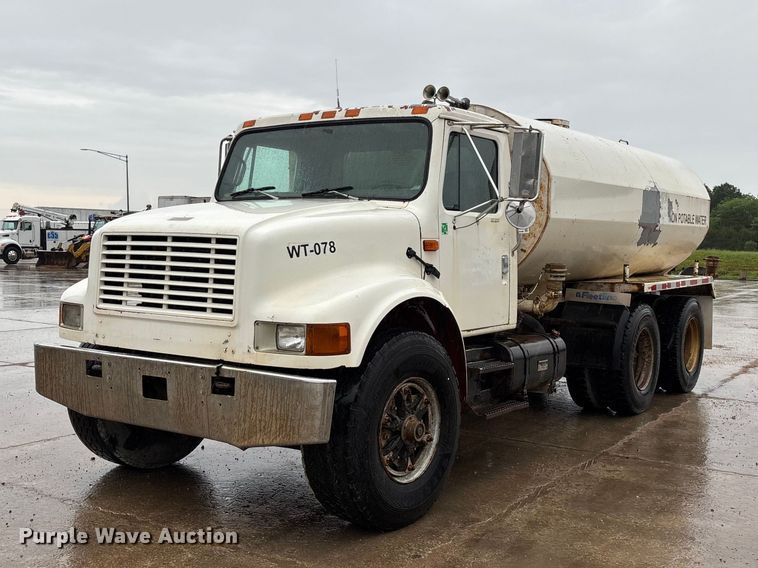 1992 International 4900 water truck - FG0405