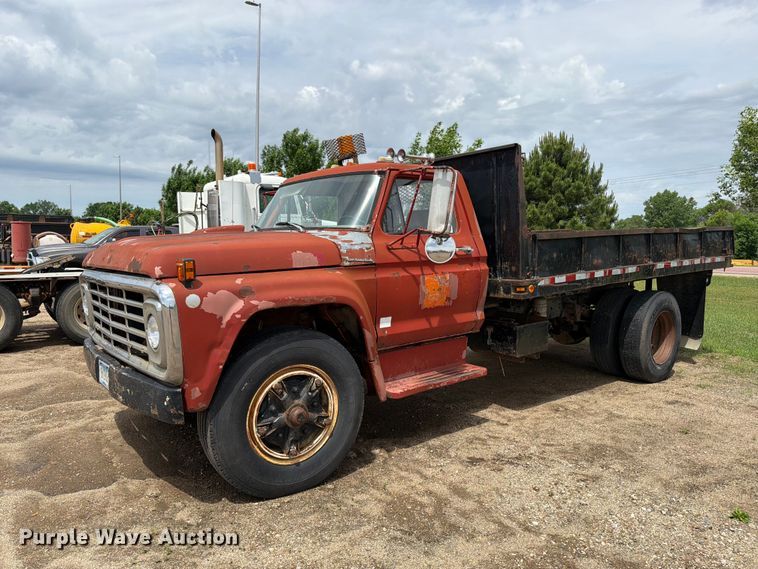 1976 Ford Custom Cab flatbed truck - FK0241