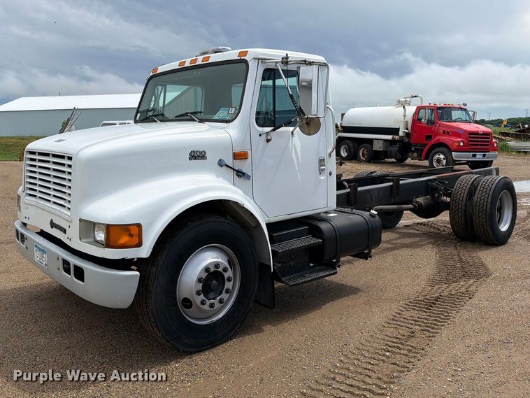 1997 International 4700 truck cab and chassis - FK0250
