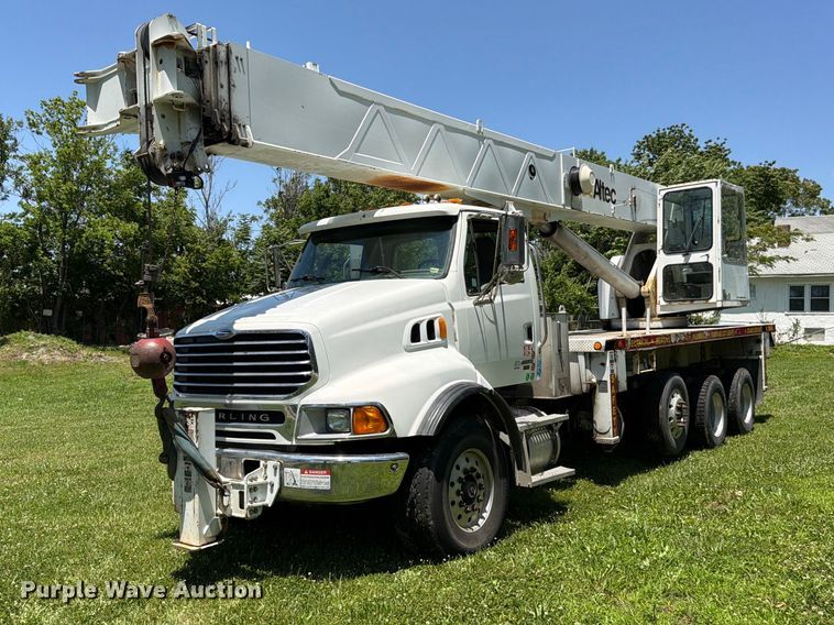 2006 Sterling Truck L9500 Series crane truck - FK3011