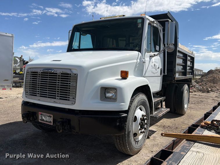 2001 Freightliner FL70 dump truck - FM7537