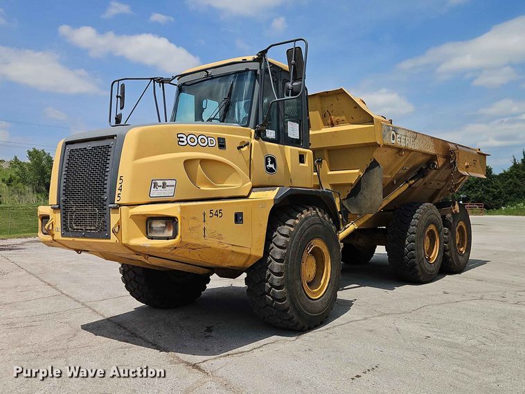 2007 John Deere 300D articulated haul truck - FN5692