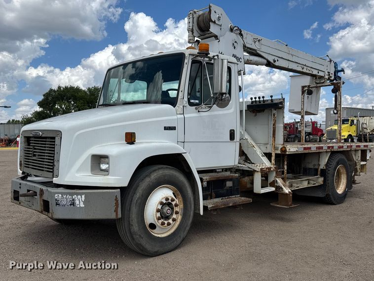 2001 Freightliner FL70 bucket truck - NA9367
