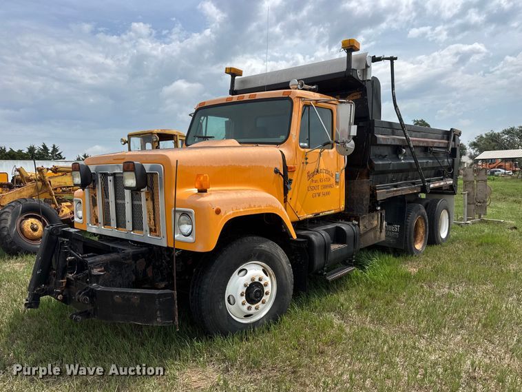 2002 International 2554 dump truck - NA9404
