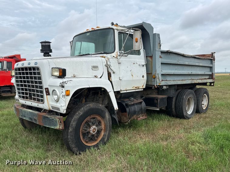 1979 Ford 8000 dump truck - NA9407