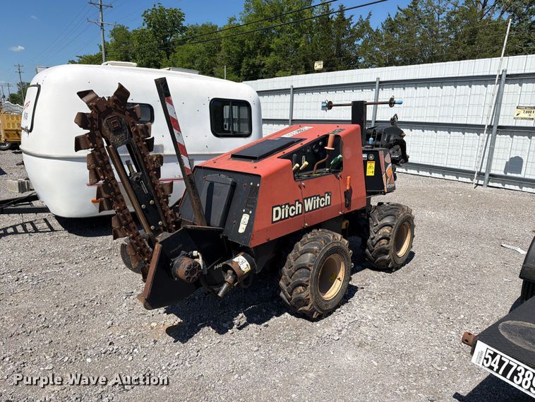 2017 Ditch Witch 410SX trencher - YA3068