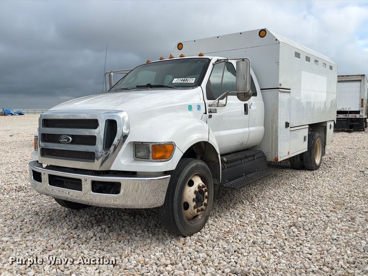 2013 Ford F650 Super Duty chipper truck - YA3312