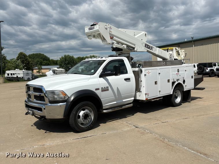 2015 RAM 5500 bucket truck - DO5251