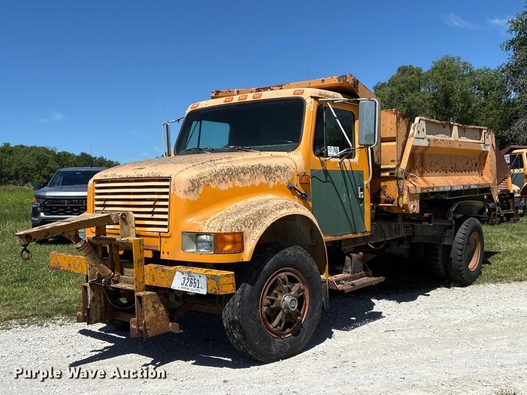 1992 International 4900 dump truck - DO5254