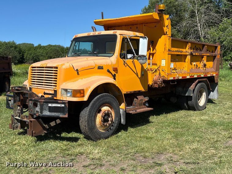 2001 International 4700 dump truck - DO5255