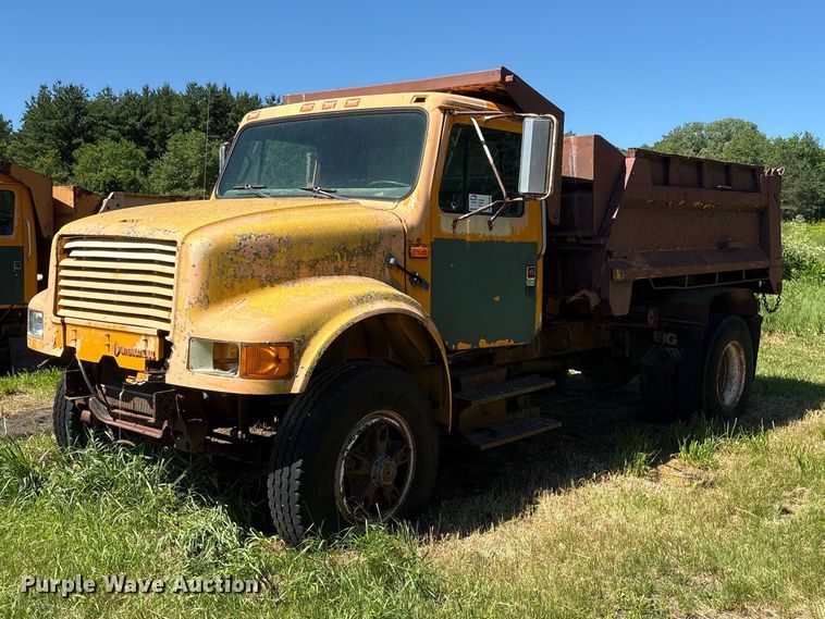 1991 International 4900 dump truck - DO5256