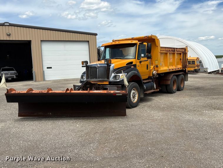 2006 International 7600 dump truck - DO5257