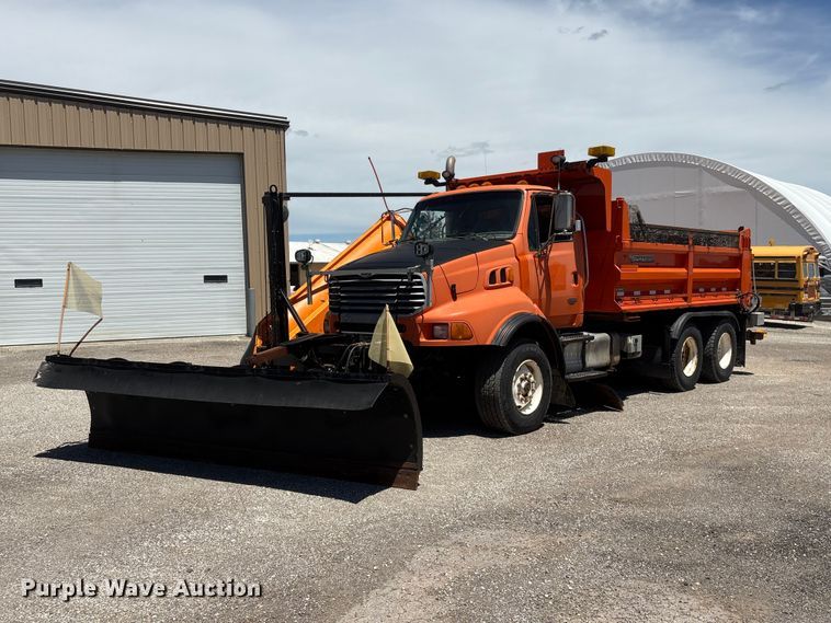 2010 Sterling Truck L9500 dump truck - DO5258