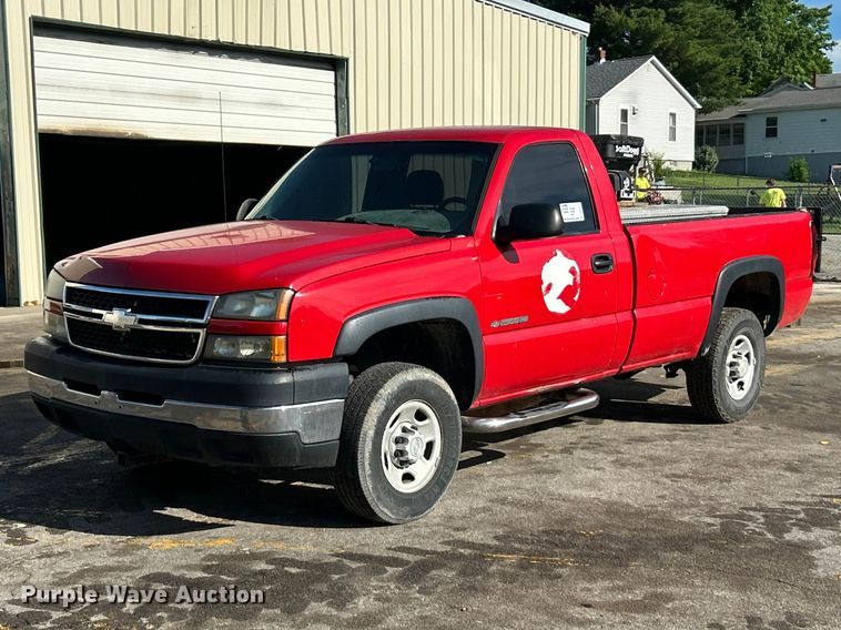 2006 Chevrolet Silverado 2500HD pickup truck - DQ5477