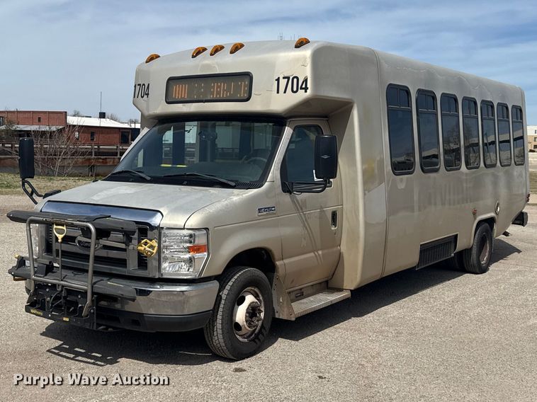 2017 Ford E450 shuttle bus - DR1005