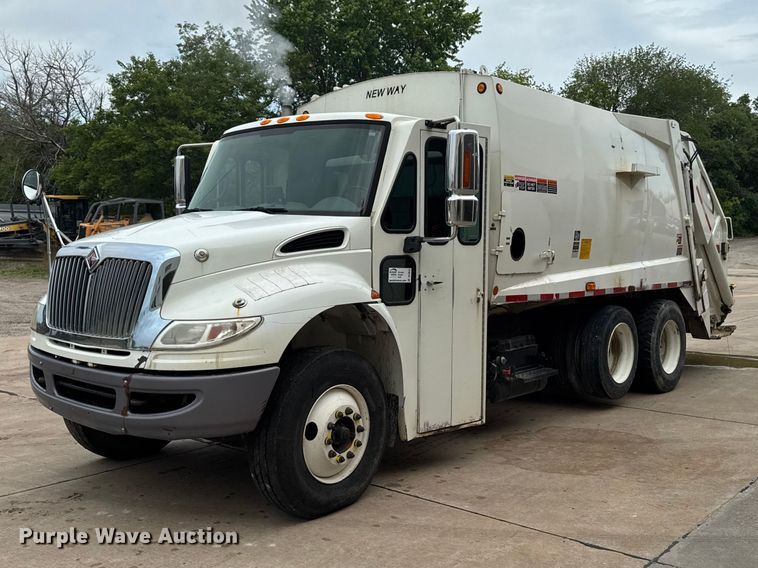 2007 International 4400 refuse truck - DV2018
