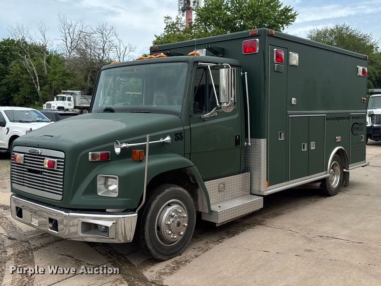 1999 Freightliner FL50 ambulance - DV2019