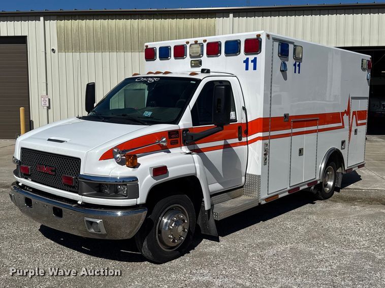 2008 GMC C4500 ambulance - DV2038