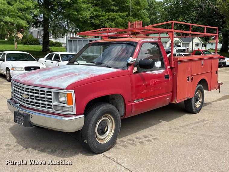 1989 Chevrolet C2500 utility bed pickup truck - DV4417