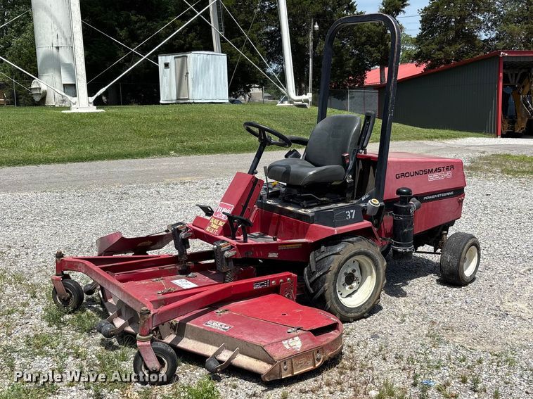 Toro Groundsmaster 223-D ZTR lawn mower - DV4426