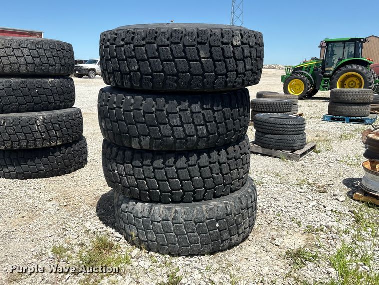 (4) 17.5R25 tires - EI5872