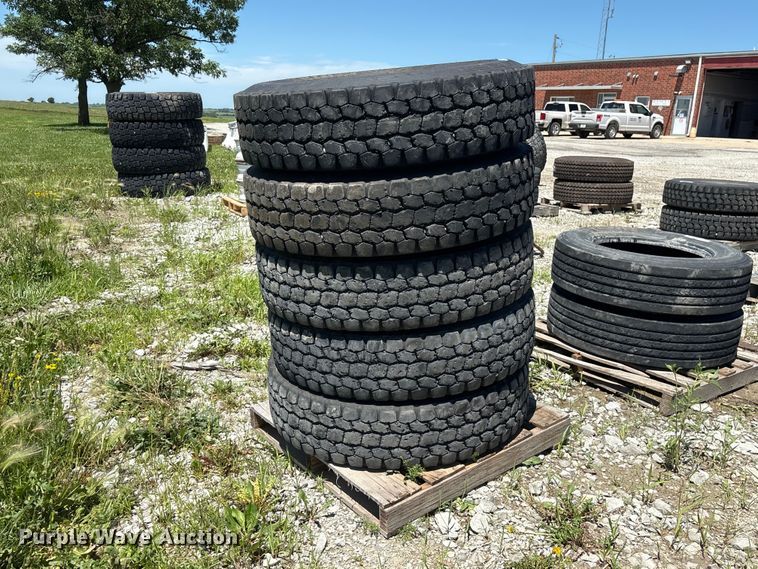 (5) Bridgestone M799 11R22.5 tires - EI5884