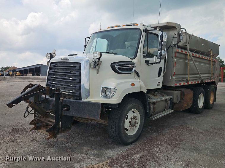 2018 Freightliner 108SD dump truck - EO7466