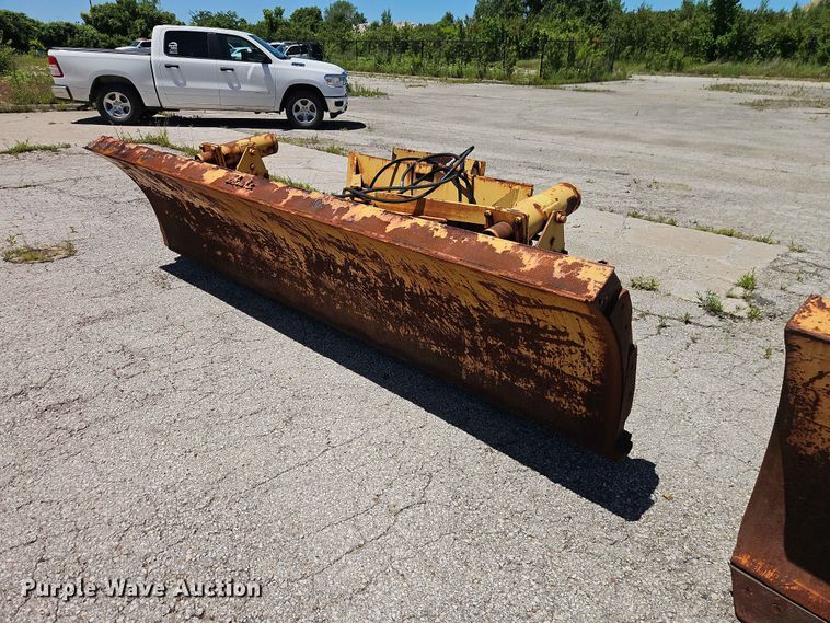 Henke 12' plow  - EO8500