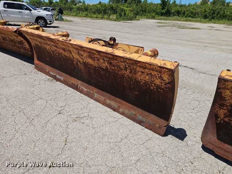 Henke 12' plow  - EO8501