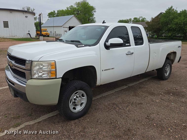 2009 Chevrolet Silverado 2500HD Ext. Cab pickup truck - ER1622