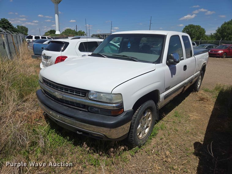 1999 Chevrolet Silverado 1500 Ext. Cab pickup truck - ER1714