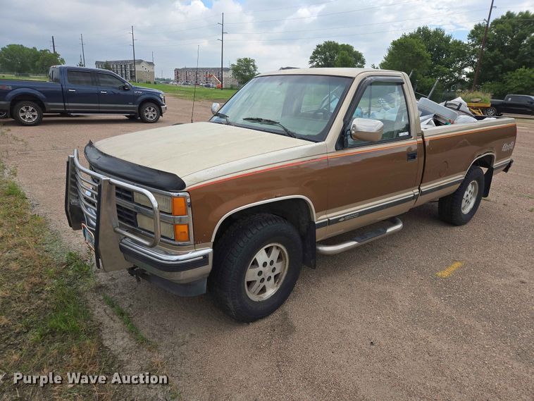 1990 Chevrolet K1500 pickup truck - ER1720