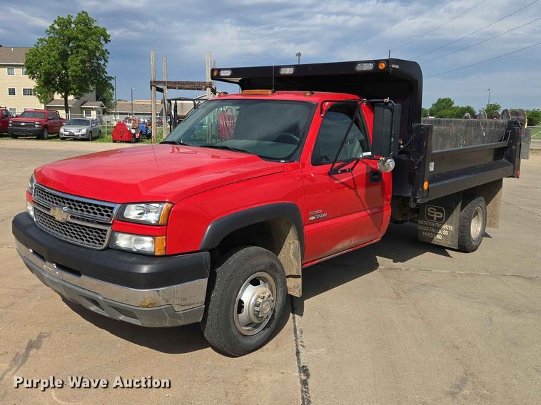 2005 Chevrolet Silverado 3500 dump bed pickup truck - ER1725
