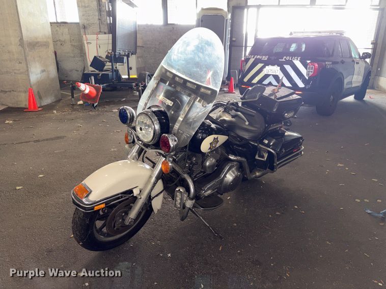 2005 Harley-Davidson Police Road King motorcycle - ET0528