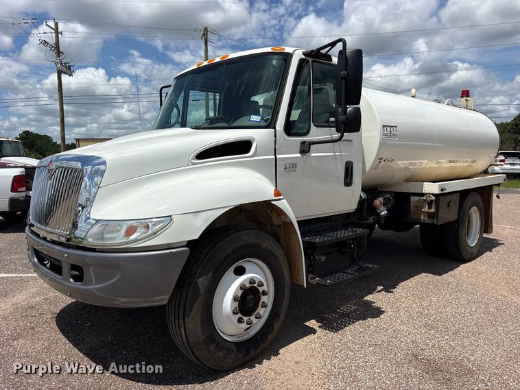 2003 International 4300 water truck - ET2153