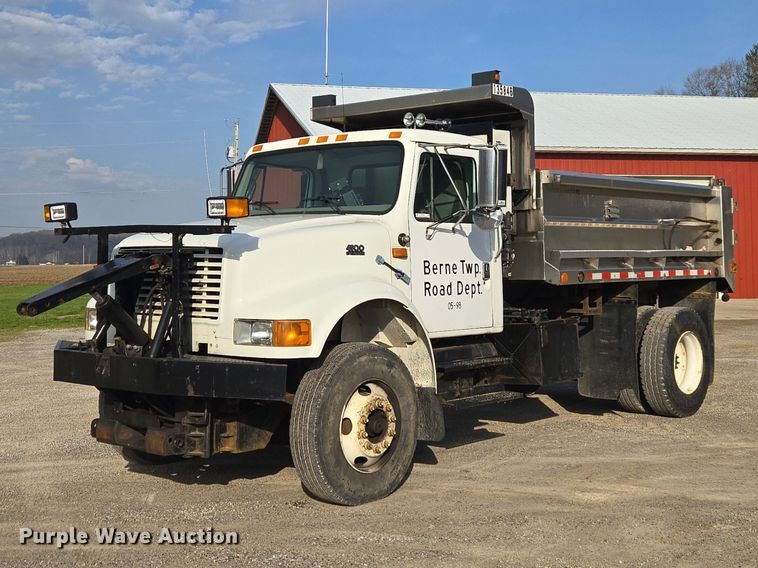 1999 International 4900 dump truck - ET5013