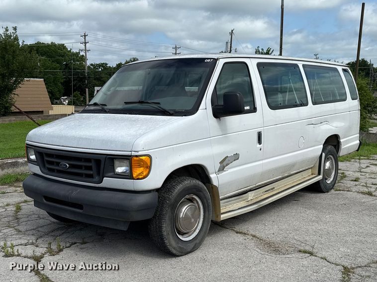 2003 Ford E350 van - ET6310