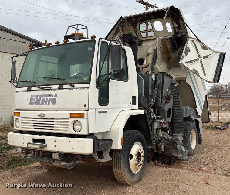 2003 Sterling SC8000 street sweeper truck - EU4806