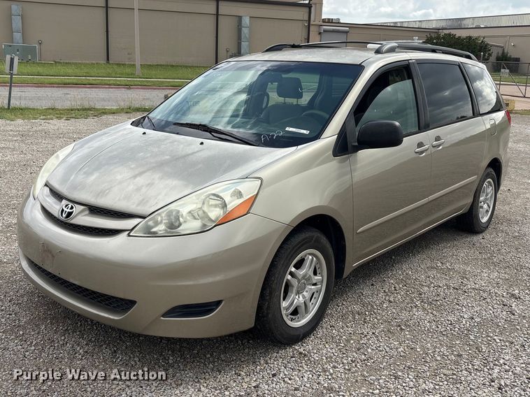 2006 Toyota Sienna van - EU5633