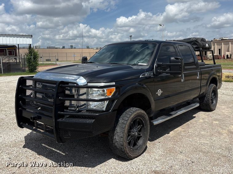 2015 Ford F250 Super Duty Crew Cab pickup truck - EU5657