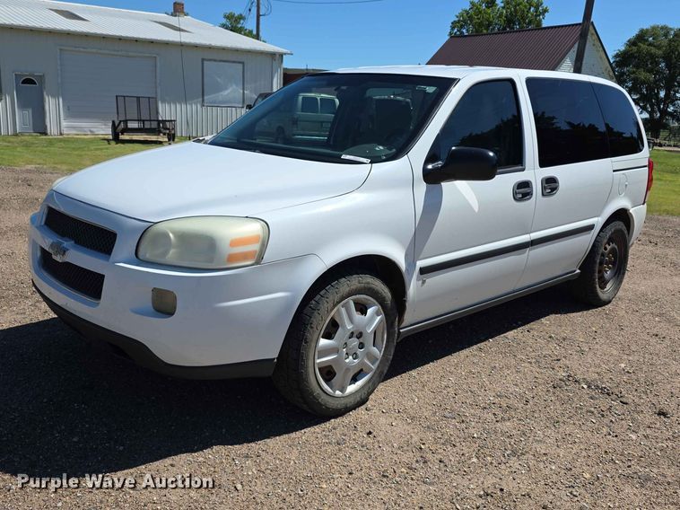 2008 Chevrolet Uplander LS van - EV2177