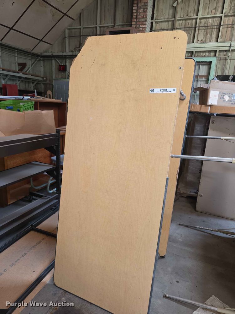 (3) tables - EV2264