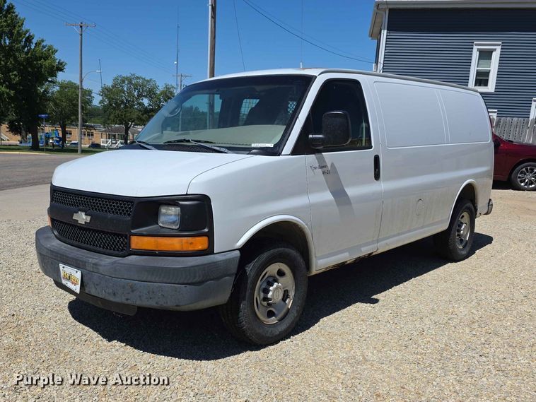 2005 Chevrolet G3500 van - EV2265