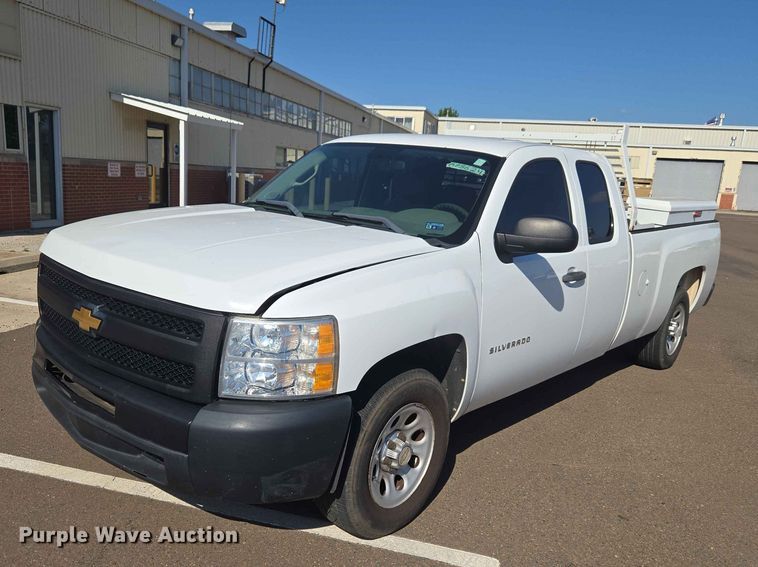 2012 Chevrolet Silverado 1500 Ext. Cab pickup truck - EW0259