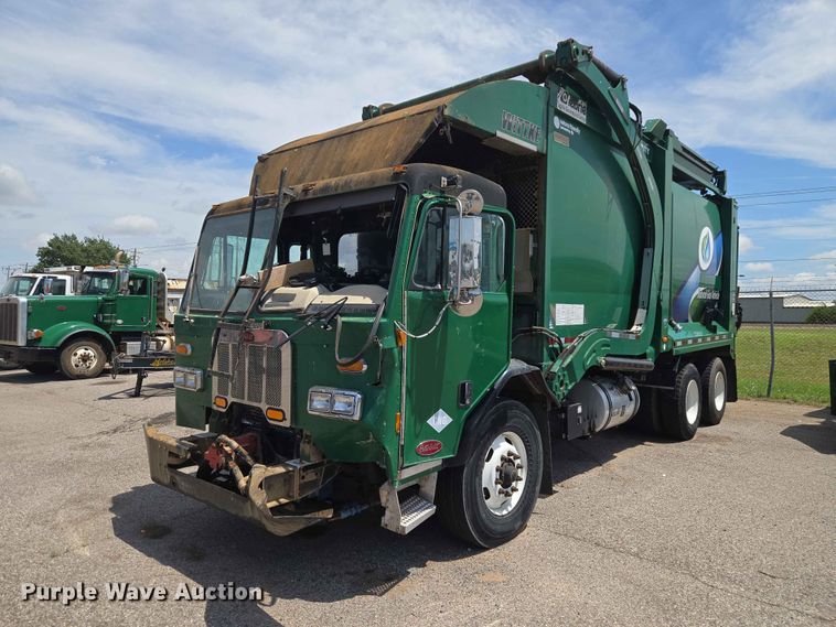 2018 Peterbilt 320 refuse truck - EW0272