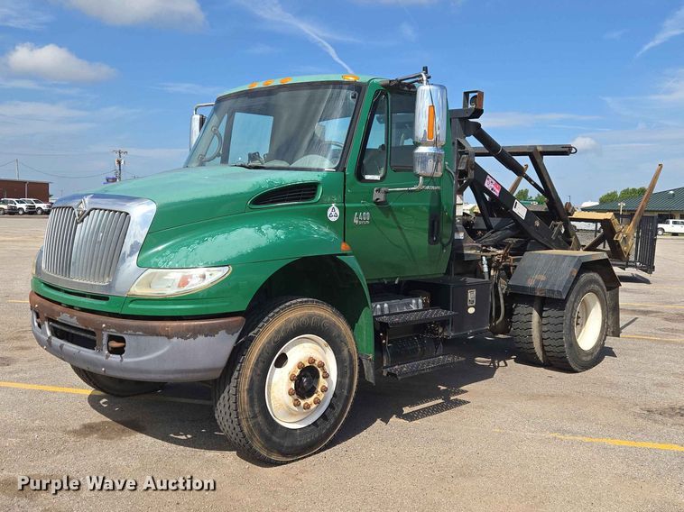 2007 International 4400 refuse truck - EW0274