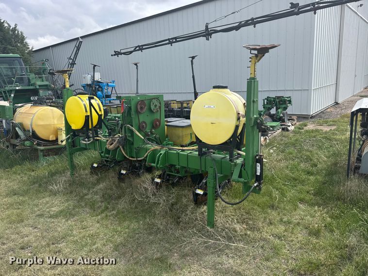 John Deere P7100 planter - EW4728