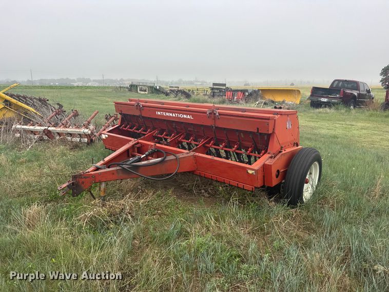 International 5100 grain drill - EW4806