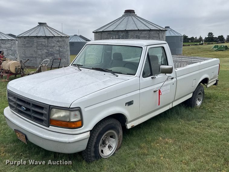 1995 Ford F150 XL pickup truck - EW4818