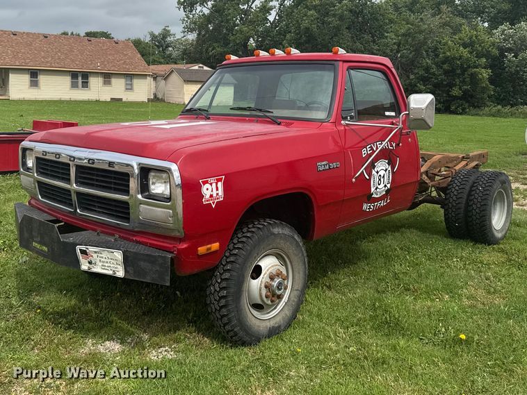 1992 Dodge Ram 350 pickup truck cab and chassis - EW4821
